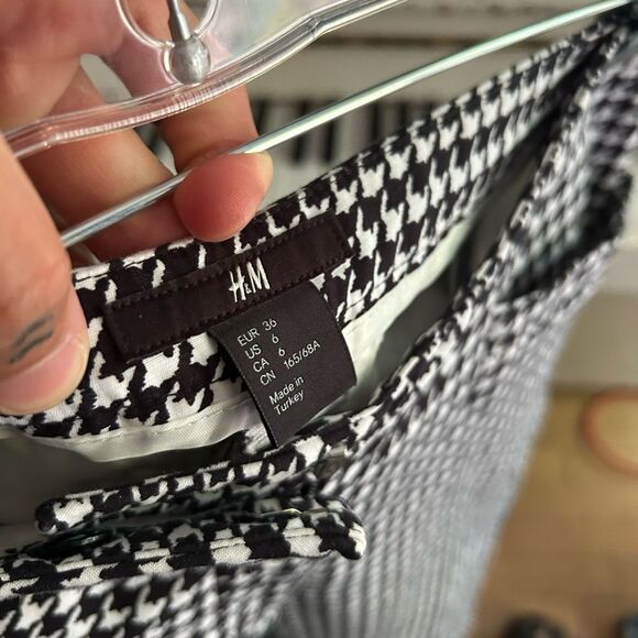 H&M Black and White Houndstooth Cropped Pants 6 - Picture 13 of 16